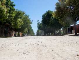 SE SIGUE TRABAJANDO EN LAS CALLES DE TIERRA