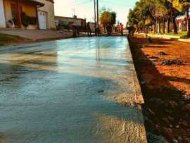 Ocho cuadras más de pavimento para Monte Maíz