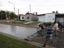 Está en marcha la pavimentación de calle 25 de Mayo