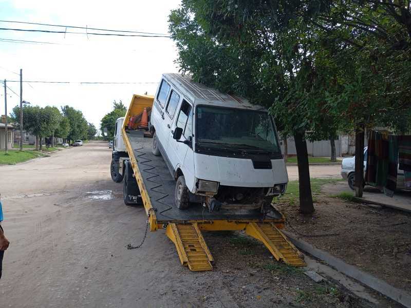 Remoción de vehículos abandonados en la vía pública