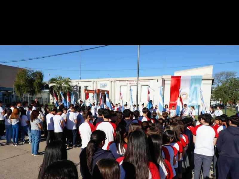 Alumnos de 4° Año prometieron la bandera de Córdoba