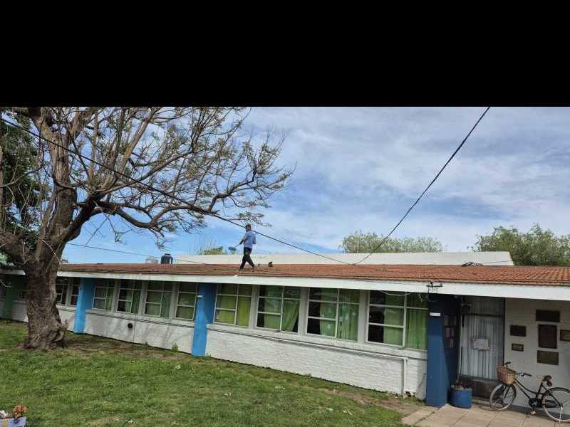 Tareas de mantenimiento en la escuela Luis de Tejeda