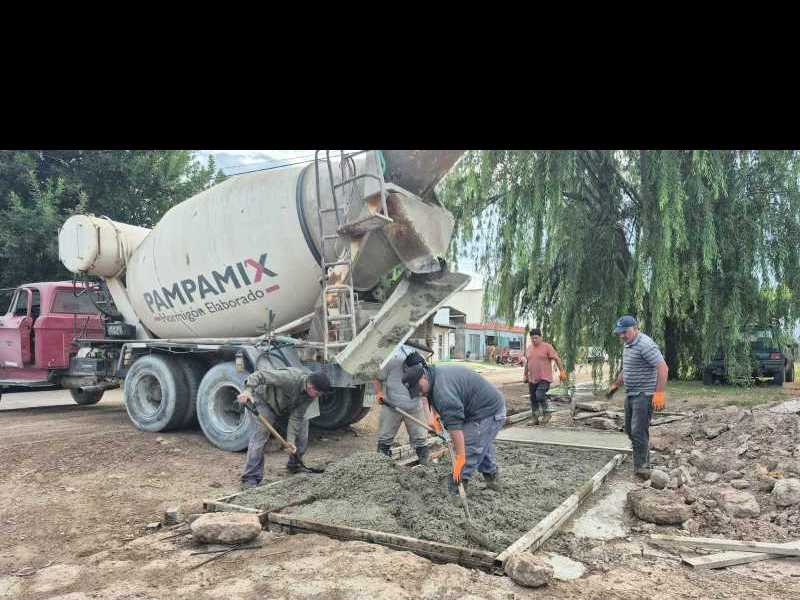 Calle Río Negro en obras de reconstrucción de badenes