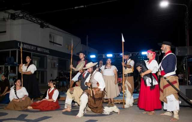 El Ballet Cuatro Rumbos pasó por la peatonal