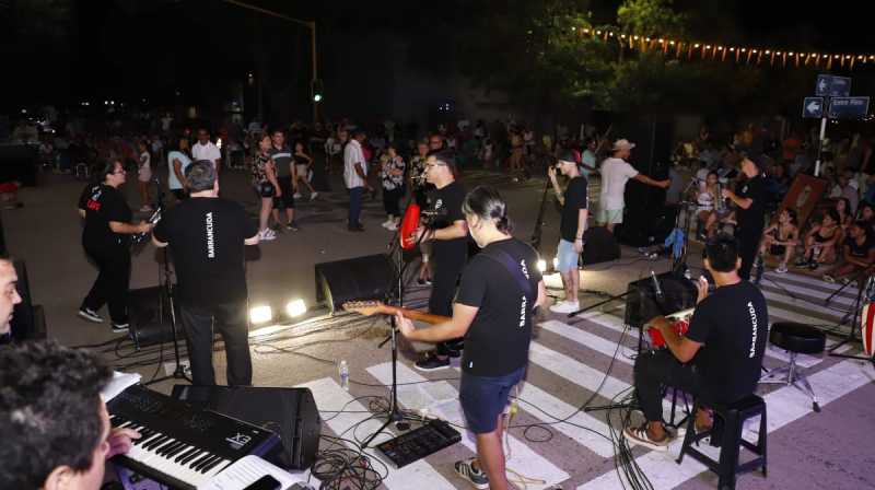 Tardecitas en la peatonal cada vez más concurridas