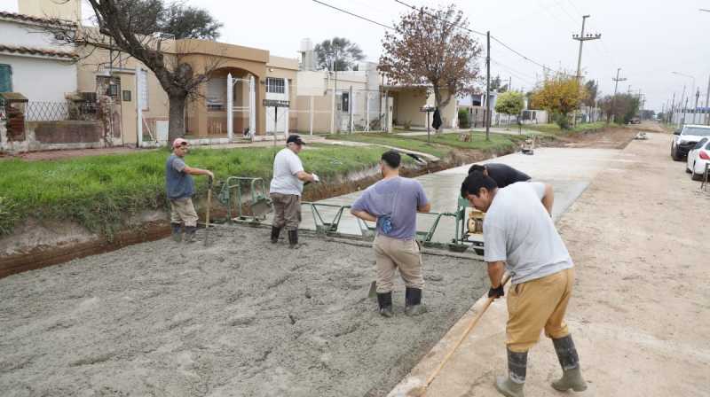 Avanza obra de pavimentación en calle La Pampa