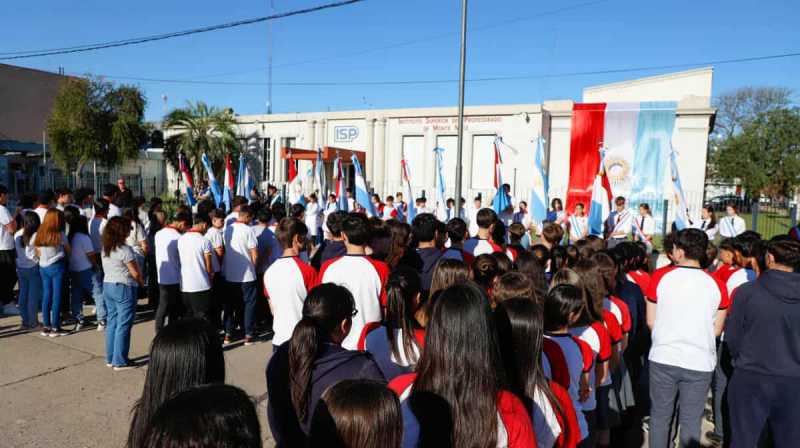 Alumnos de 4° Año prometieron la bandera de Córdoba