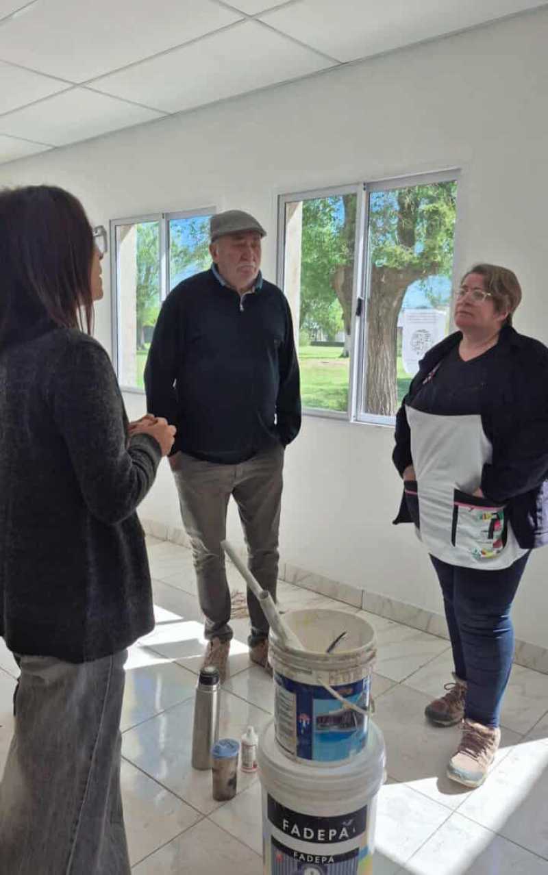 Detalles finales del aula nueva en la escuela Luis de Tejeda