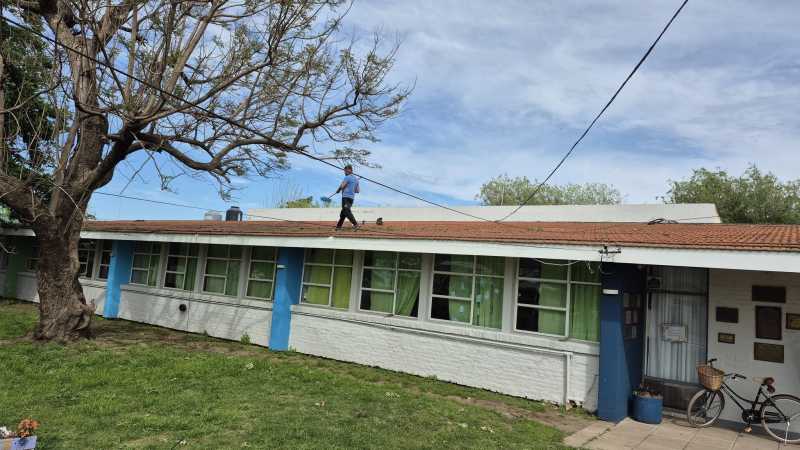 Tareas de mantenimiento en la escuela Luis de Tejeda