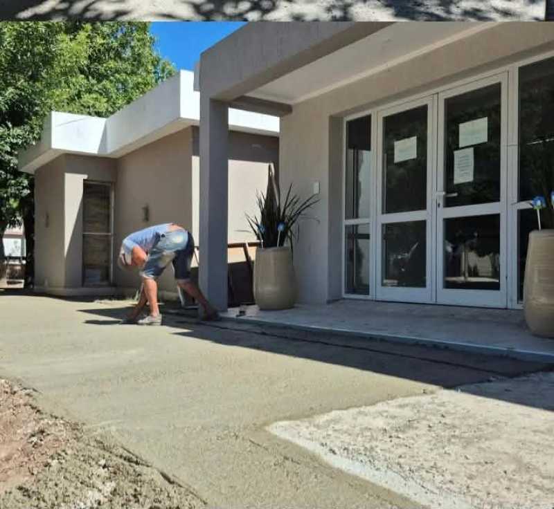 Nivelación de la vereda del hospital