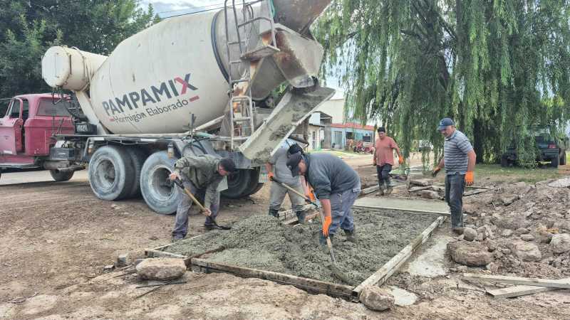 Calle Río Negro en obras de reconstrucción de badenes