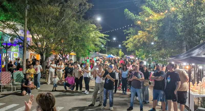 Una jornada más de Tardecitas en la Peatonal