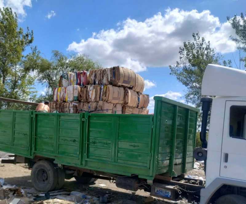 Entrega de más de seis mil kilos de papel y cartón